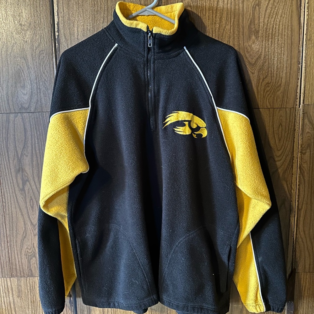 Iowa Hawkeyes Mens Zip Up long sleeve sweater Medium